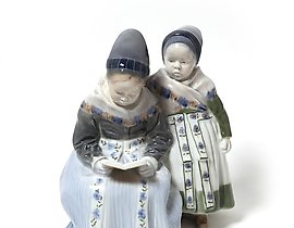 Пара девочек. Дания, г. Копенгаген, Royal Copenhagen