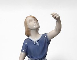 "My balloon. Denmark, Copenhagen, Bing & Grondahl"