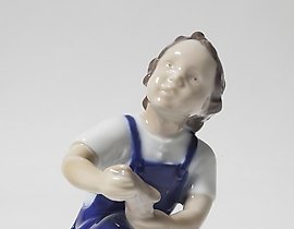 Help me, mom. Denmark, Copenhagen, Bing & Grondahl.