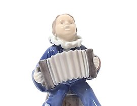 孩子和手风琴。丹麦，哥本哈根，皇家哥本哈根