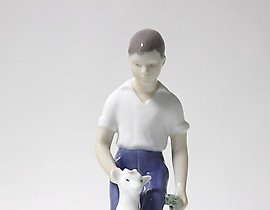 小男孩和小山羊。丹麦，哥本哈根，Bing & Grondahl