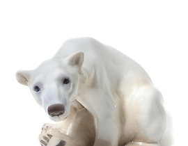 Sitting polar bear. Denmark, Copenhagen, Bing & Grondahl. 1915.