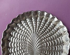 银质莲花盘 Buccellati 银 30 厘米。