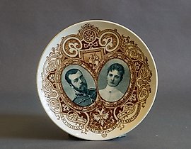 A plate with portraits of Emperor Nicholas II and Empress Alexandra Feodorovna.