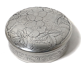 圆形盒子或药丸盒， 中国，55克，925纯银，高度2.5厘米，直径6厘米