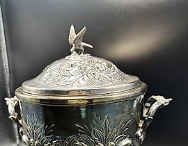 银色冰桶（冰盒），双层设计，带玻璃保温瓶。新艺术风格。