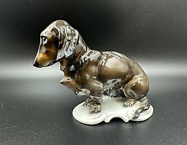 Porcelain figurine of a dachshund. Germany. Rosenthal.