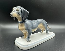 The translation of the text is: "figurine Dachshund Metzler & Ortloff Germany."
