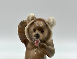 陶瓷小雕像“吐舌的熊”Goldscheider，1937年，型号8147