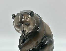 瓷 figurine（小雕像）“熊”。手工底釉画。德国，罗森塔尔，1923年。