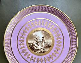 达戈蒂盘，装饰有基于让-阿贝尔·贝尔纳尔德·德·圣皮埃尔小说《波尔和维尔吉尼亚》的图案。