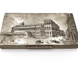 The translated text "Шкатулка Вuсcеllati" into simplified Chinese is "布塞拉提的盒子".