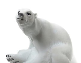 瓷制雕像 “白熊”。Bing Grondahl。