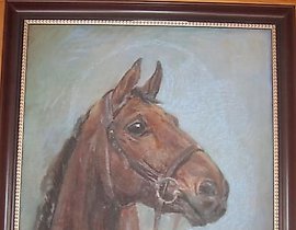 The translation of "Лошадь Оргалит, масло" into English is "Horse Orgalite, oil."