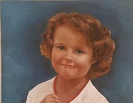 The translation of "Девочка с крестиком холст масло" into English is "Girl with a cross, canvas, oil."