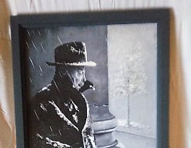 The translation of "Грани Масло" into English is "Edges Oil."