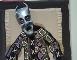 The translation of the text "Чёрт текстиль, папье-маше" into English is "Devil textile, papier-mâché."