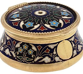 镀金银制盒子和隔板珐琅盖子