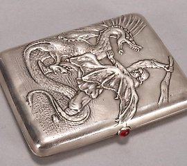 俄罗斯银烟盒。