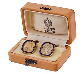 俄罗斯尼古拉二世时期的镀金银袖扣，带有珐琅装饰。