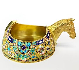 俄罗斯银制水瓢，带有珐琅和镀金装饰。