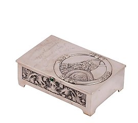 稀有的俄罗斯铸造镀金雕花雪茄盒“勇士”