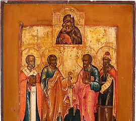 带有圣母玛利亚和圣徒图像的图标。