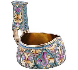 俄罗斯84纯度镀金银制的带有琺瑯的银杯。