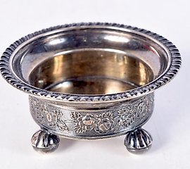 AN ANTIQUE RUSSIAN SILVER SALT. 83 grams. 8 cm wide.