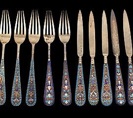 五对几乎相同的水果叉和刀的收藏品