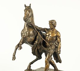 "驯马人类"雕塑群中的四个雕塑之一