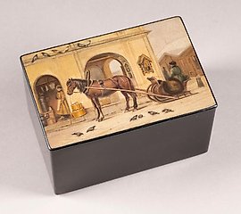 纸浆和漆制成的盒子上有马拉雪橇的图案