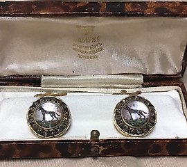 俄罗斯帝国84品质镀金银吊坠，镶有钻石和浮雕狗图案...