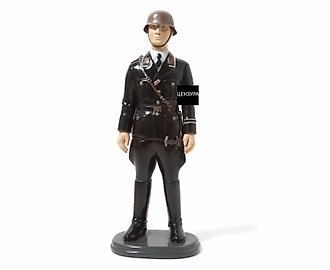 Авторская скульптура из камня "Немецкий офицер времён II Мировой войны". Самоцветы, детали амуниции - серебро.