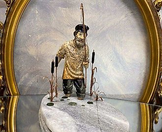 Авторская скульптура из камня Рыбак их цветных полудрагоценных камней