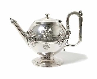 Серебряный чайник. США, Gorham дизайн Medalion