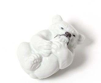 Белый полярный медвежонок. Дания, г. Копенгаген, Royal Copenhagen