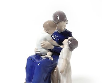 Счастливая семья. Дания, г. Копенгаген, Bing & Grondahl