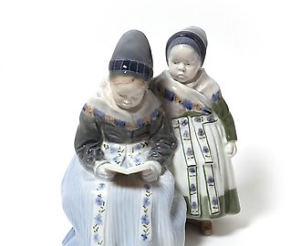 Пара девочек. Дания, г. Копенгаген, Royal Copenhagen