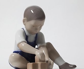 Маленький строитель. Дания, г. Копенгаген, Bing & Grondahl