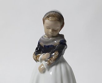 Амагерская девочка. Дания, г. Копенгаген, Royal Copenhagen