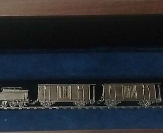 Паровоз серебряный