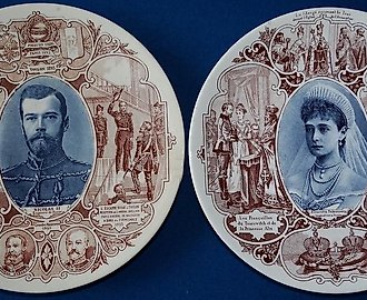 Сувенирные парные тарелки "Николай II" и "Императрица Александра Федоровна" 1890-е гг.