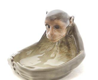 Фарфоровая ваза с обезьяной. Rorstrand, 1926 год.