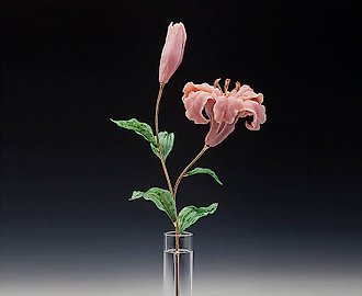 粉色百合。石材花艺