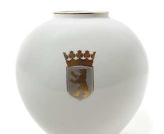 Фарфоровая ваза с гербом города Берлин. Германия, KPM