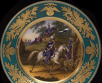 ФАРФОРОВАЯ ТАРЕЛКА С РУЧНОЙ РОСПИСЬЮ “1818 Рядовой Уланского полка”