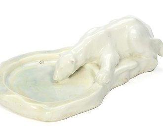 Фарфоровое блюдо в виде пьющего белого медведя Royal Copenhagen