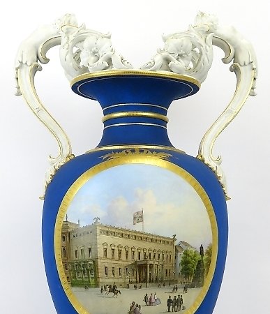 购买 八角底座带把手的瓷花瓶。KPM 柏林。1875 年。