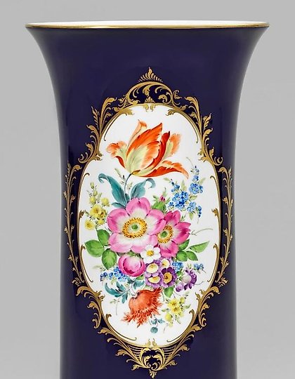 购买 具有花朵装饰的装饰花瓶